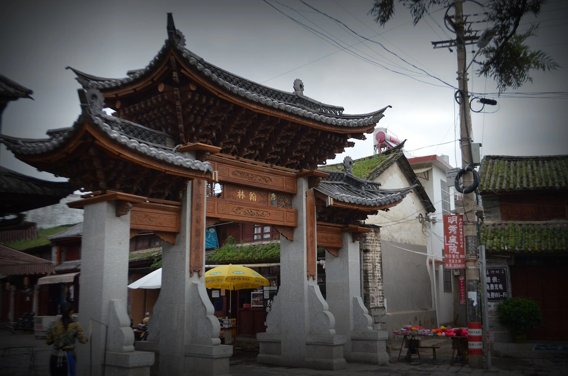 1920px-Xizhou_town_square_gate_.webp