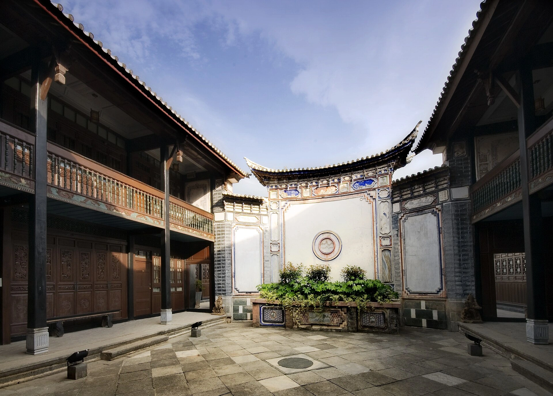 1920px-Bai_reflecting_wall_in_the_Linden_Centre.webp